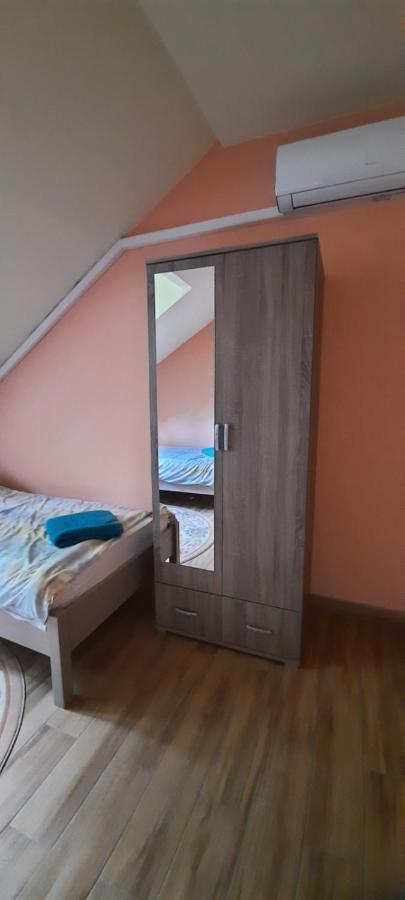 Torony Lovarda Maganszallas Kiskunfélegyháza 외부 사진